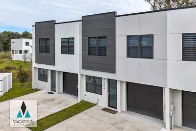 Image de TampaCentral 93 | 83, Sleeps 12, Modern & Clean!