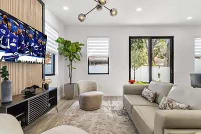 Image de TampaCentral 93, Refined Style, Fully Stocked/Quiet