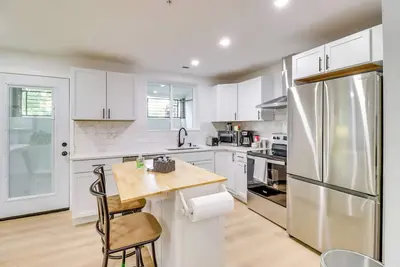Image de 4 Mi to National Mall: Walkable Dc Apartment
