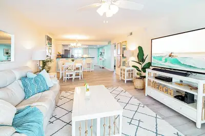Image de Escape to Margaritaville Oceanfront Oasis with Pool & Resort Perks