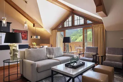 Image de 4-Bedroom Private Condo within a 5 Star Hotel, Ski-in/Ski-out base camp - Vail Village Location