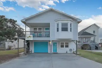 Image de I'm Free 4-bed 2-bath semi-oceanfront home in Kitty Hawk, private pool, hot tub, short walk to beach