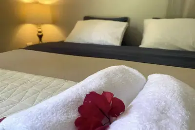 Image de Cozy Forest Villa at City's Edge. \n\n