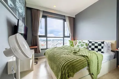 Image de Kaws Theme - Luxury Seaview High Floor l Infinity Pool l Central Pattaya \n