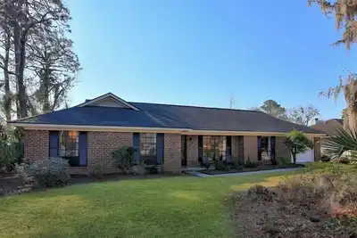 Image de Charming 3-bedroom Coastal Vacation Home near the beach and downtown Savannah