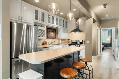 Image de Welcome to the Capital! 2 Bed 2 Bathroom, Loft-style townhome in West Sacramento