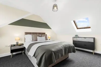 Image de Elegant 5 Bedroom House\/Free Parking\/Yard