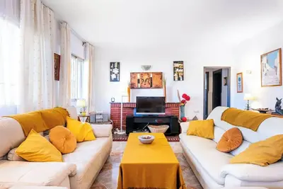 Image de 4 Bedroom 6 Guests Apartment 60m from Beach