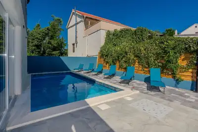 Image de Maison pour la famille avec la piscine Vir - Lozice, Vir (K-23513)