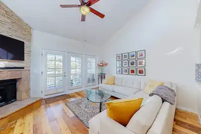 Image de Luxurious 2-Bedroom Retreat in Phoenix with Stunning Mountain Views