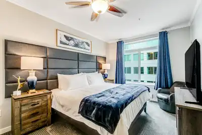 Image de Emerald City Escape with Pool and Parking!