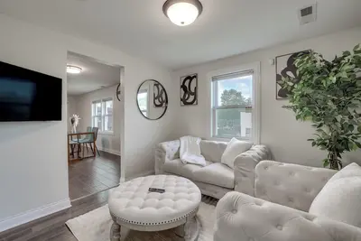 Image de Dog-Friendly Blue Island Apt w/ Backyard!
