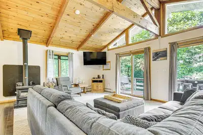 Image de Peaceful Highland Lake Home w/ Kayaks, Dock Access
