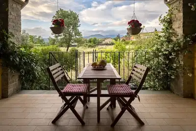Image de The Traveller's House With Balconies and Garden!