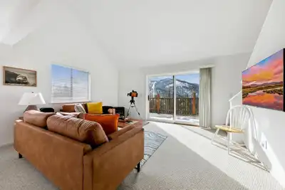 Image de Tahoe townhome with panoramic views, trails, parking, Heavenly access,