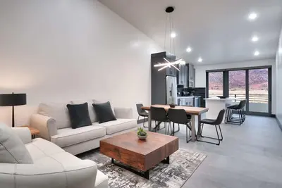 Image de Vizcaya #5 - Moab's Newest Luxury Rental (Hot Tub)