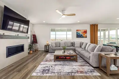 Image de BrandNEW | DenverAirport | Spacious 5br Home with Fireplace