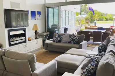 Image de Stylish Waterfront Escape: The Shed on South Stradbroke Island