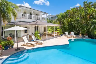 Image de Villa Rosa in St James by Personal Villas - Overlooking the Shimmering Pool
