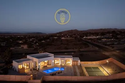 Image de Φlympus: Pickleball, Pool & Spa!