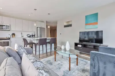 Image de Private Apt Seaport Walk to Restaurants