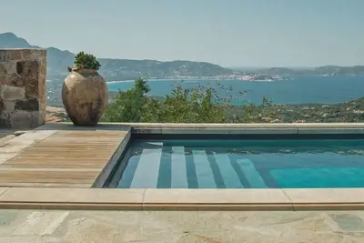 Image de Grande Maison de Famille avec piscine dans le village de Lumio