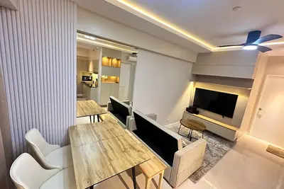 Image de Chic & Cozy 2 bedroom Condo Unit w\/ Pool View - Kize Staycation