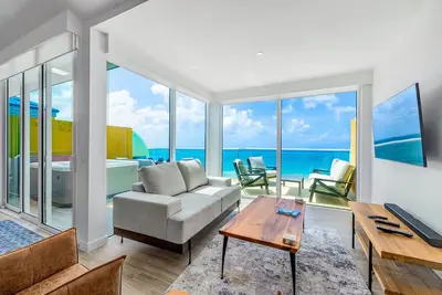 Image de Modern Luxury Oceanview Penthouse w/Hot tub