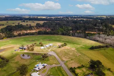 Image de Limestone Views: Discover this farmhouse set in a bend of the Tambo River