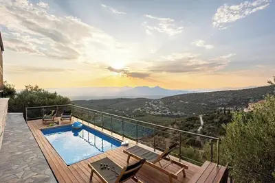 Martinia Pool Escape - Aiga Panoramic Vistas