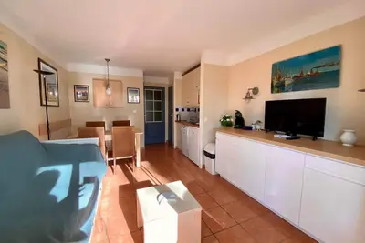 Image de Appartement dans les pins, entre lac et océan avec piscine.