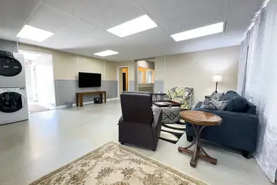 Image de 6-Bed, 1. 5-Bath Ranch Style Unit