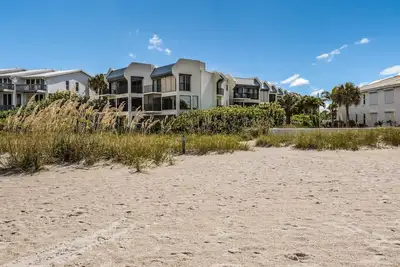 Image de Beachfront Complex: Enjoy Amenities, Beach Gear and Beach Access!