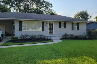 Image de Rolling with the Tide? Stay in newly renovated 3/2 home, just 3mi from Stadium!