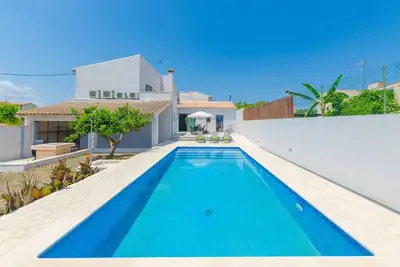 Image de Can Fosc - Quatre Chambres Villa, Couchages 8