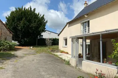 Image de Maison de campagne avec grande cour privative. Animaux de compagnie acceptés.