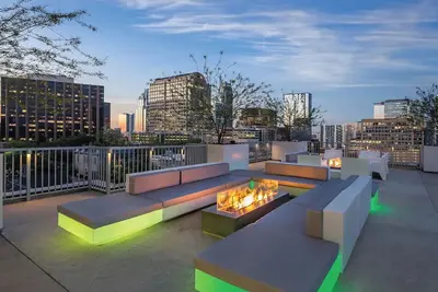 Image de Wyndham Resort 1bd/1ba Deluxe Suite in fantastic downtown Austin - Race Weekend!