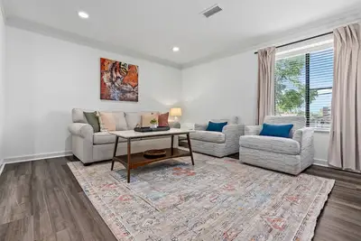 Image de Stylish & Centrally-Located 2 bed/2 bath Condo in Auburn, Al