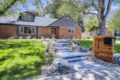 Image de Cozy Golden Estate