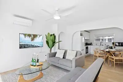 Image de Beachfront Escape Broadbeach, 2bd, Pool, sleeps 7