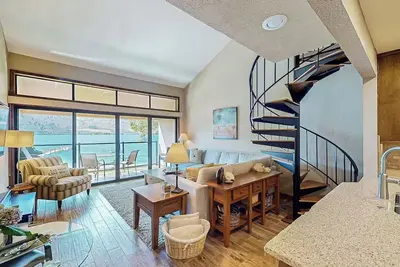 Image de Lake Chelan Shores: Sandy Beach Delight # 1-5; Chelan, Wa. Beautiful 2-bdr condo