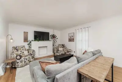 Image de New- Large Solar Powered Home, 5 Bed 2 Bath\n\n