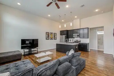 Image de Spacious Getaway 5 Min from Minute Maid Park!