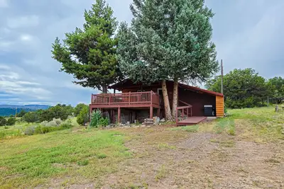Image de Charming cabin close to activities with spacious deck and great views