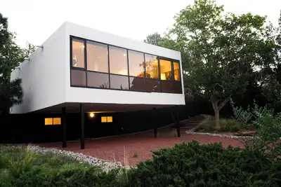 Image de Mid Century Architectural - brand new renovation and custom furniture.