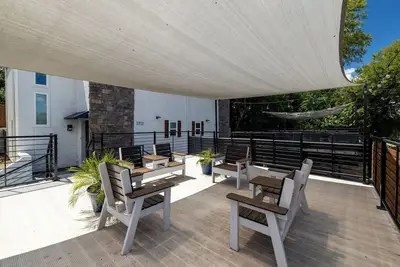 Image de Spacious Summer Townhome w/Deck - Near Tcu & Zoo