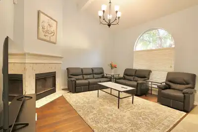 Image de Beautiful spacious home with heated spa and heated pool