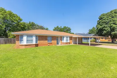 Image de Family-Friendly Retreat: 3br Home with Game Room & Spacious Backyard Oasis