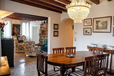 Image de Gorgeous apartment behind St. Mark square