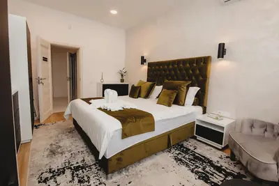 Image de Experience Modern Luxury: 1-Bedroom Aparthotel Steps from Cluj-Napoca's Heart.